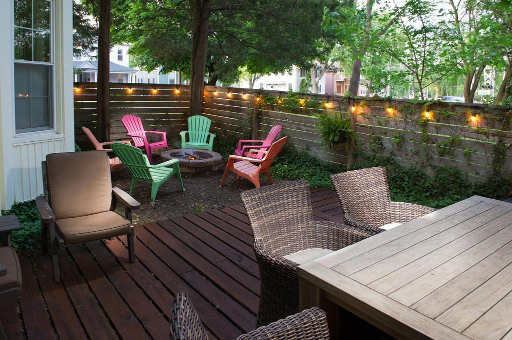 Kara'S Kottages Bed & Breakfast Kalamazoo Exterior photo